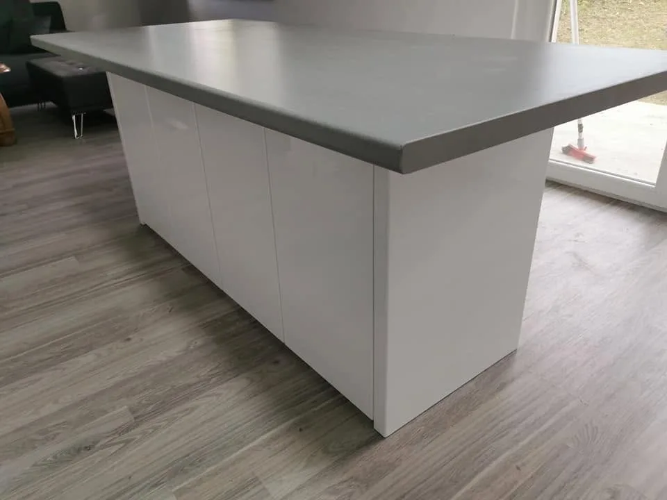 Quartz — stolovi